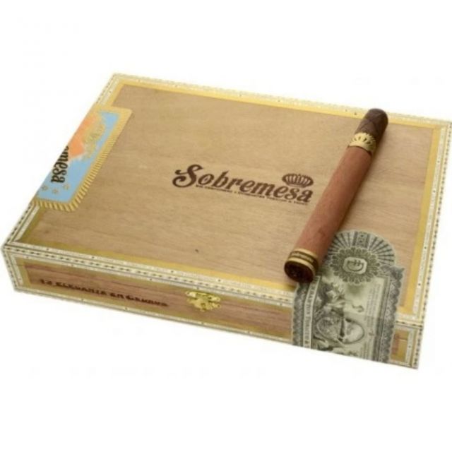 Sobremesa Elegante en cedros 